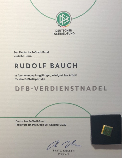 202110_DFB_Ehrung_RBauch_Ehrennadel_Urkunde